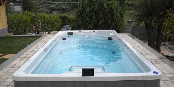 Berry Piscines Abris Et Spa Pisciniste Chateauroux Spas De Nage